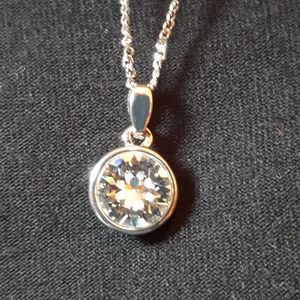 Reitmans necklace (Swarovski crystal embellishment) NWT